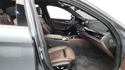 BMW 5 Series (G30) 530i M 2019 26