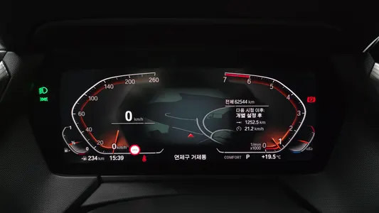 BMW 1 Series (F40) 120i M 2022 8
