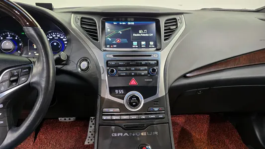 Hyundai Grandeur HG HG220 2015 14