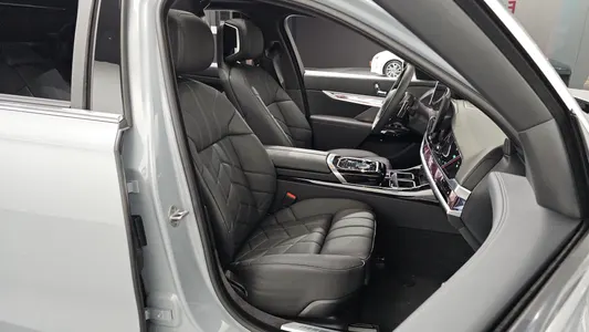 BMW 7 Series (G70) 740i xDrive M 2025 12