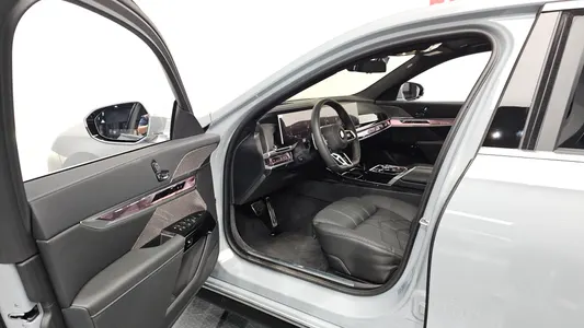 BMW 7 Series (G70) 740i xDrive M 2025 10