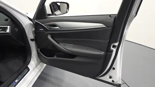 BMW 5 Series (G30) 520d xDrive M 2018 24
