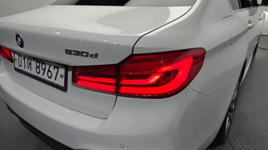 BMW 5 Series (G30) 520d xDrive M 2018 23