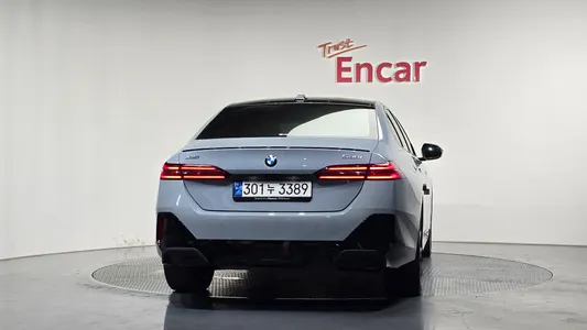 BMW 5 Series (G60) 520i 2024 4