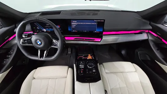 BMW 5 Series (G60) 520i 2024 7
