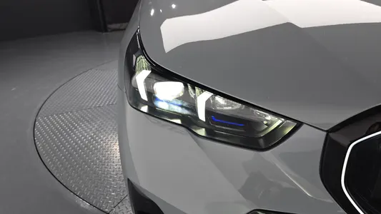 BMW 5 Series (G60) 520i 2024 22