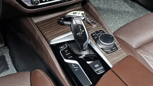 BMW 5 Series (G30) 530i M 2019 8