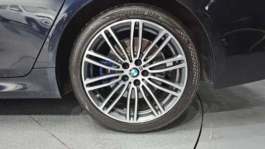 BMW 5 Series (G30) 530i M 2019 21