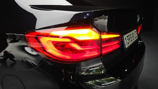 BMW 5 Series (G30) 530i M 2019 23