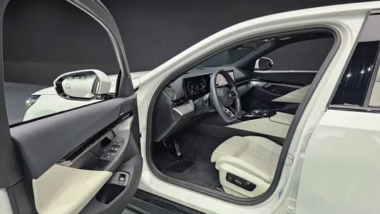 BMW 5 Series (G60) 520i M 2024 10