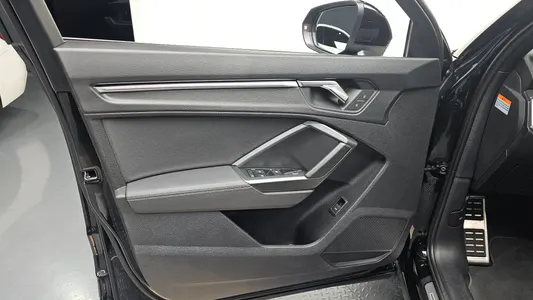 Audi Q3 (F3) 35 TDI 2022 24