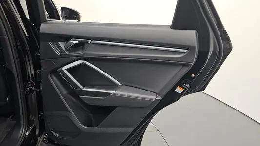 Audi Q3 (F3) 35 TDI 2022 28