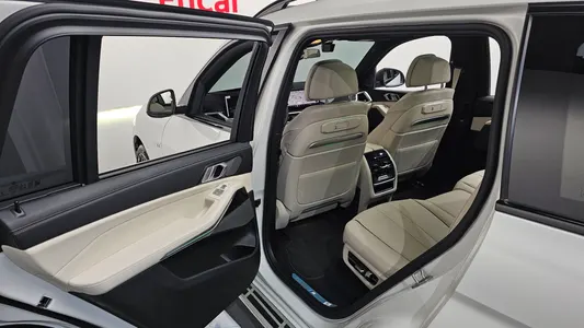 BMW X7 (G07) xDrive 40d M 7 2025 20