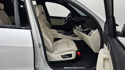 BMW X7 (G07) xDrive 40d M 7 2025 26