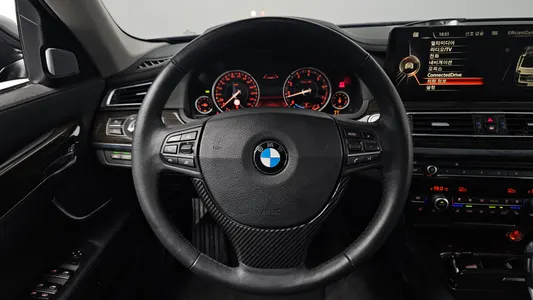 BMW 7 Series (F01) 750Li xDrive B&O 2013 13