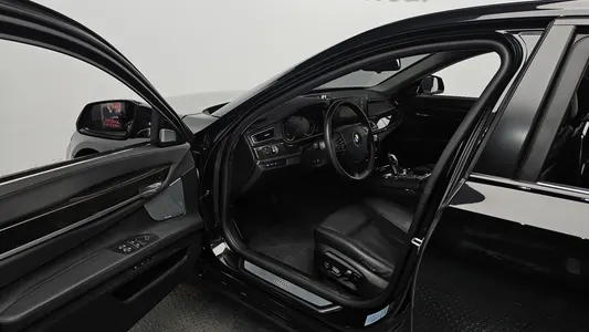 BMW 7 Series (F01) 750Li xDrive B&O 2013 9