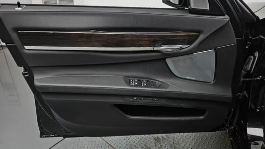 BMW 7 Series (F01) 750Li xDrive B&O 2013 24
