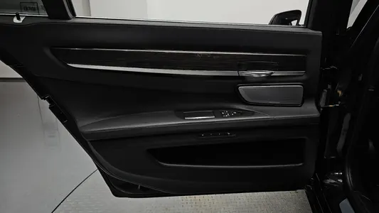 BMW 7 Series (F01) 750Li xDrive B&O 2013 25