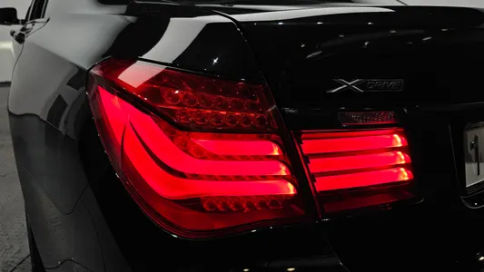 BMW 7 Series (F01) 750Li xDrive B&O 2013 23