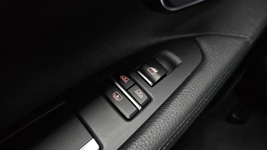 BMW 7 Series (F01) 750Li xDrive B&O 2013 34