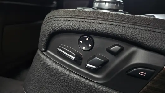 BMW 7 Series (F01) 750Li xDrive B&O 2013 36