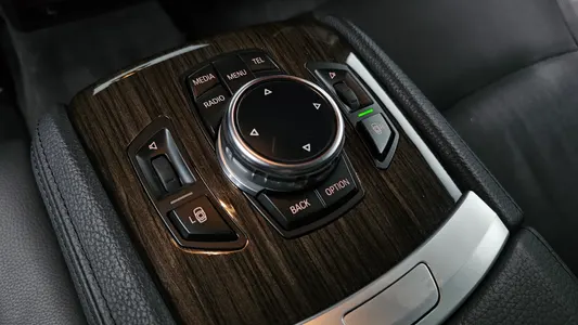 BMW 7 Series (F01) 750Li xDrive B&O 2013 37