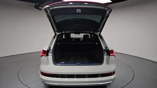 Audi e- 55 2020 34