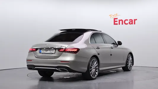 Mercedes-Benz E-Class W213 E350 4MATIC AMG Line 2022