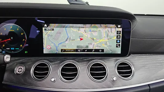 Mercedes-Benz E-Class W213 E350 4MATIC AMG Line 2022 13