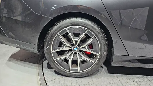 BMW 5 Series (G60) 520i 2025 5
