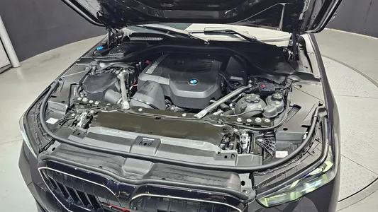 BMW 5 Series (G60) 520i 2025 6