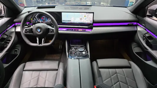 BMW 5 Series (G60) 520i 2025 7