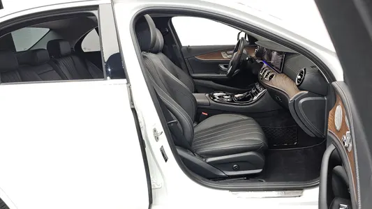 Mercedes-Benz E-Class W213 E300 4MATIC 2020 26