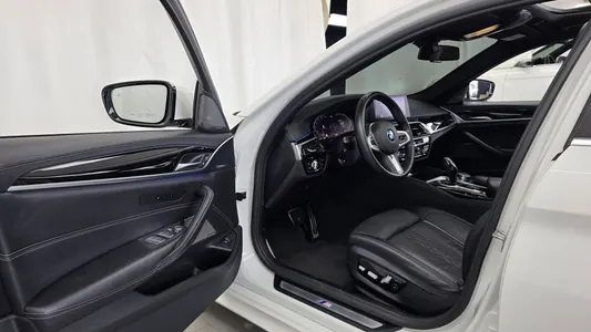 BMW 5 Series (G30) 520d M 2020 10