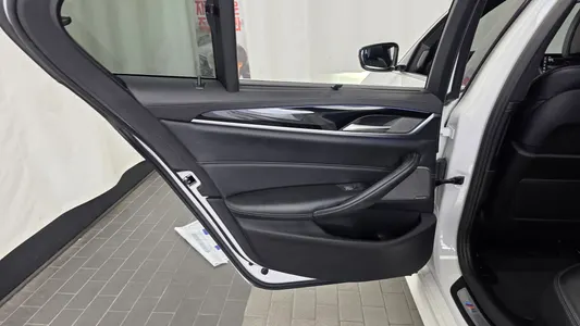 BMW 5 Series (G30) 520d M 2020 24