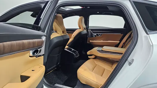 Volvo S90 B5 2023 11