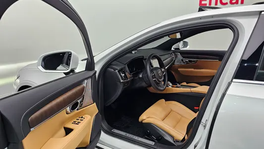 Volvo S90 B5 2023 10