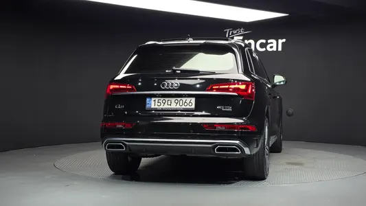 Audi Q5 (FY) 40 TDI 2021 4