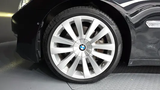 BMW 7 Series (F01) 750Li xDrive 2015 5