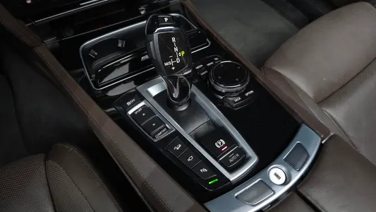 BMW 7 Series (F01) 750Li xDrive 2015 9