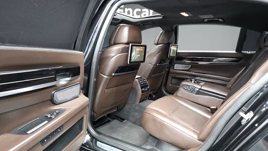 BMW 7 Series (F01) 750Li xDrive 2015 11