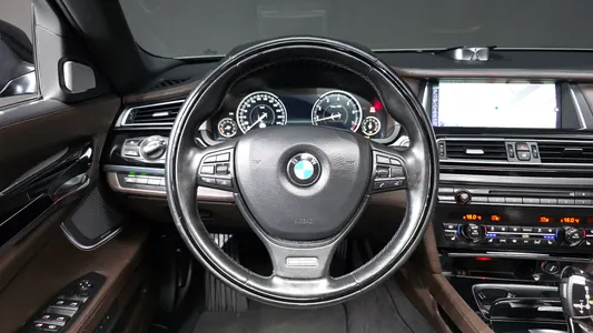 BMW 7 Series (F01) 750Li xDrive 2015 12
