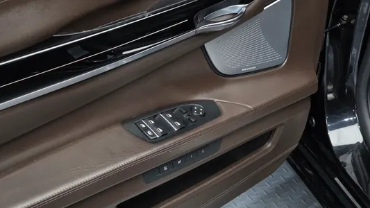 BMW 7 Series (F01) 750Li xDrive 2015 16