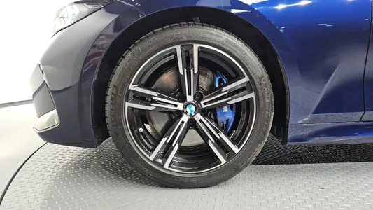 BMW 3 Series (G20) 320i M 2025 5