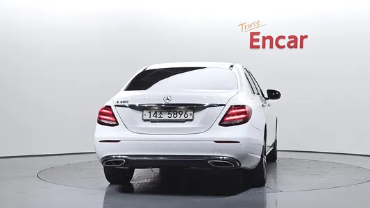 Mercedes-Benz E-Class W213 E300 2018 4