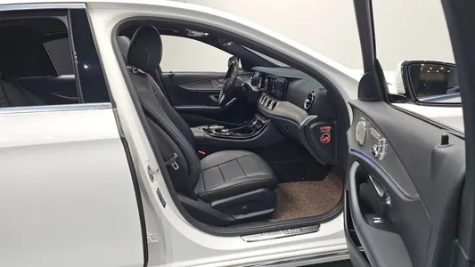 Mercedes-Benz E-Class W213 E300 2018 11