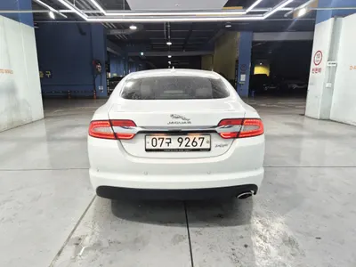 Jaguar New XF 2.2D 2015 7