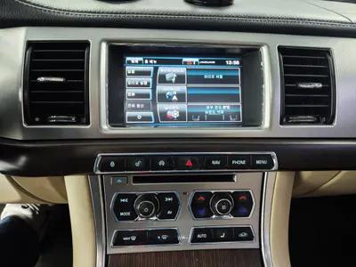 Jaguar New XF 2.2D 2015 13