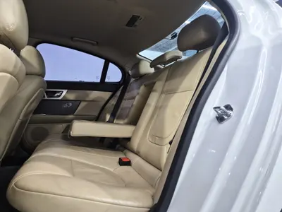 Jaguar New XF 2.2D 2015 10