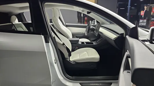 Tesla Y AWD 2022 11